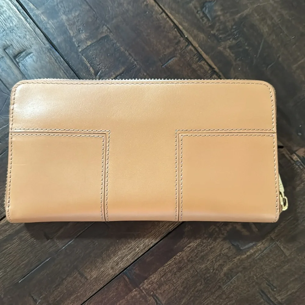 Tory Burch Block T Continental Wallet - Picture 3 of 8